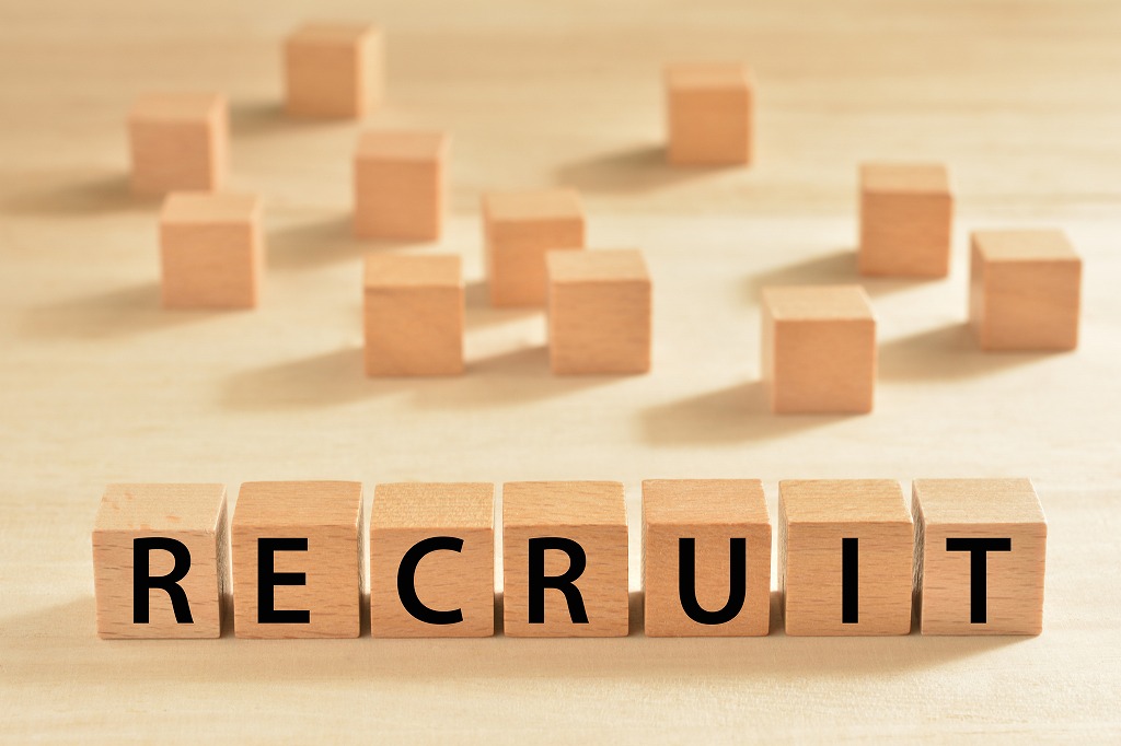 ２５