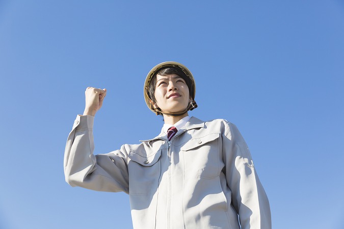 青空と作業員