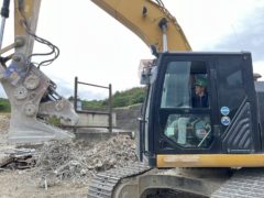 重機を使った解体工事もおまかせください
